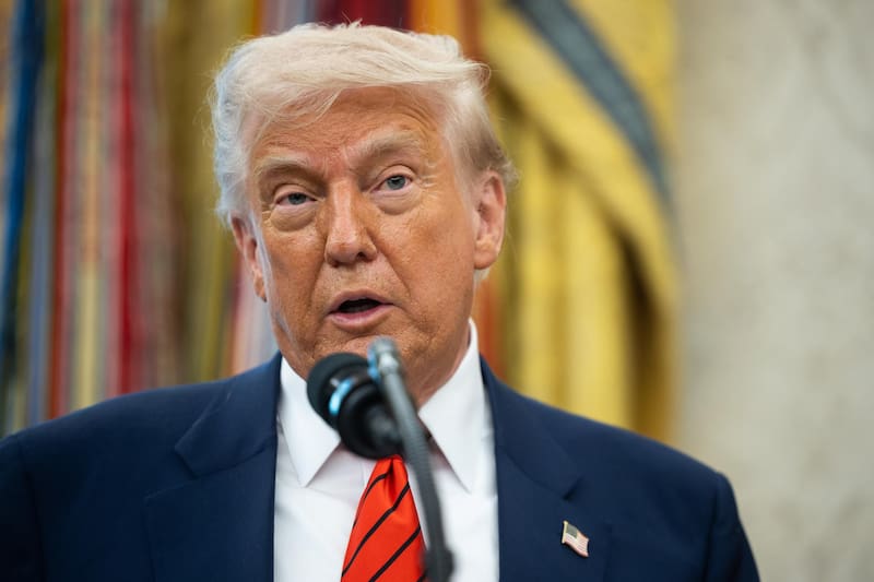 La Justicia permitió que Trump continúe aplicando un gravámen global del 10%. Fuente: Shutterstock.