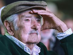 Presentan sello en homenaje a José Mujica en el Palacio del Correo