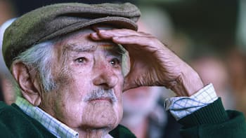 Presentan sello en homenaje a José Mujica en el Palacio del Correo
