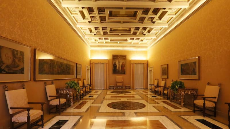 El Palacio Apostólico es una gigantesca mansión con más de 1000 ambientes.