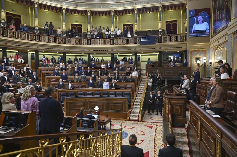 En España, la Constitución prevé la prórroga automática de los presupuestos, lo que evita un cierre como el de Estados Unidos. (Fuente: EFE / Fernando Villar)