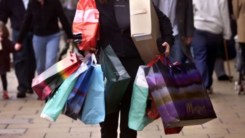 Las compras en grandes volúmenes con fines comerciales pueden ser interpretadas como una actividad no permitida bajo la visa de turista. (Fuente: archivo)
