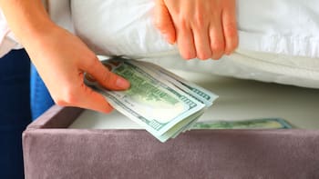 Paso a paso, cómo comprar un auto con los “dólares del colchón”