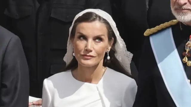 La reina Letizia de España reconoce el trabajo de cinco jóvenes colombianos: “La educación es lo que acaba transformando la vida de las personas”