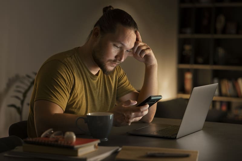 Ni WhatsApp ni Facebook: la ley en México prohíbe que empresas controlen las redes sociales de sus empleados. Fuente: FreePik