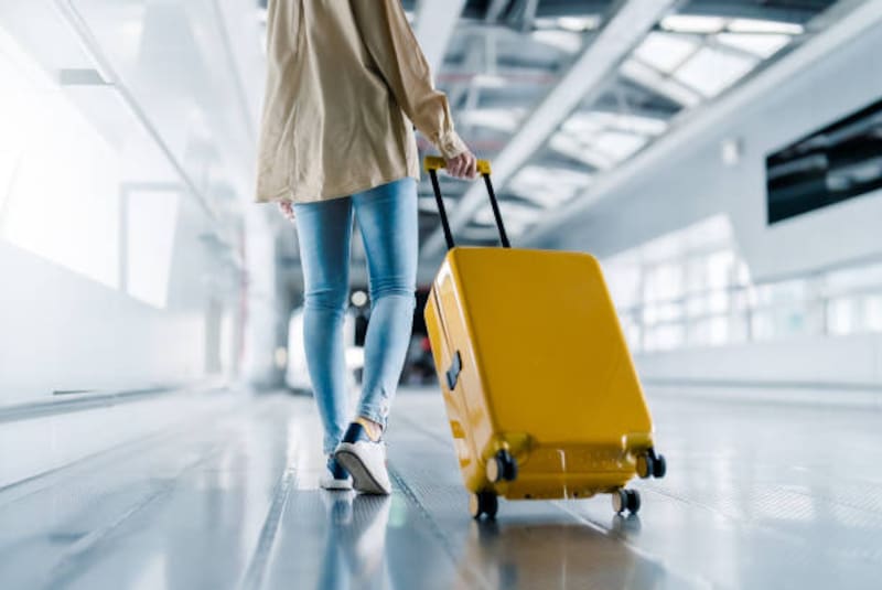 El Gobierno cambia las reglas: si viajas al extranjero, te quedarás sin subsidio por desempleo, salvo que cumplas con esta condición