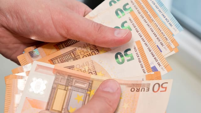 Confirmado | El Gobierno sube el salario mínimo a 1221 euros: todas estas personas recibirán 37 euros más al mes desde enero