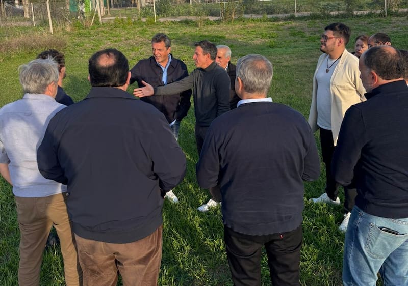 Massa, junto a los intendentes del FR