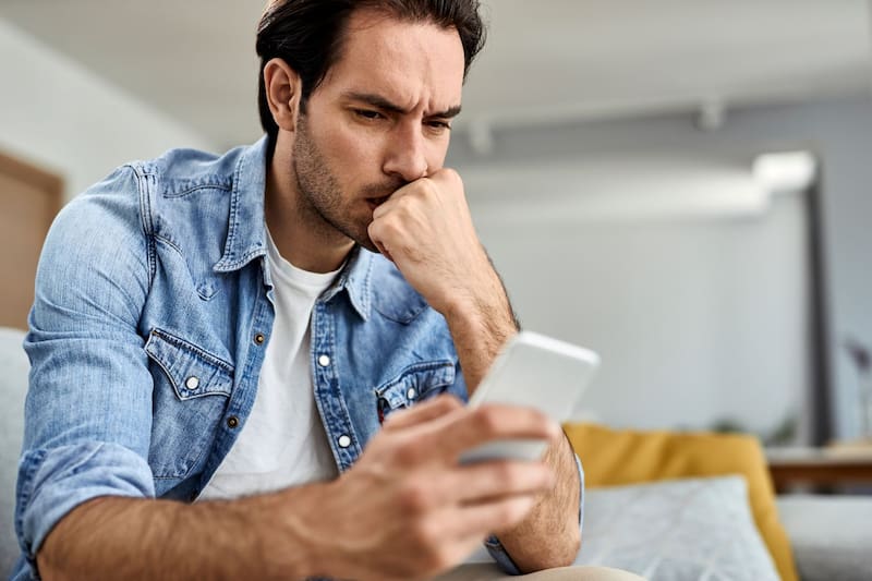 Las cuentas bloqueadas no permiten depósitos, transferencias ni retiros hasta saldar la deuda. Fuente: Shutterstock.