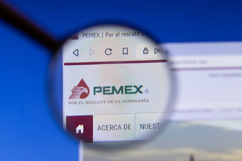 Carlos Slim advierte sobre la crisis de Pemex y propone un plan para su rescate. Fuente: Shutterstock