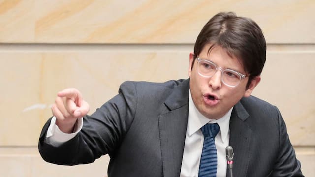 Miguel Uribe Turbay: Bogotá decreta Día Cívico, calles y estaciones en honor al senador y precandidato presidencial asesinado