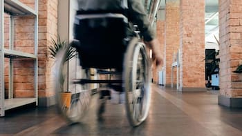 Adiós a la pensión por discapacidad: el Gobierno español se la quitará a las personas que no cumplan este requisito