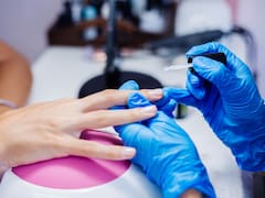 El Gobierno ordenó retirar el esmalte más utilizado por las mujeres: representan un riesgo para la salud humana