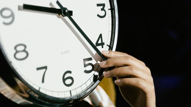 Oficial | Se modifica la hora este fin de semana: cuándo hay que adelantar los relojes y hasta cuándo seguirá