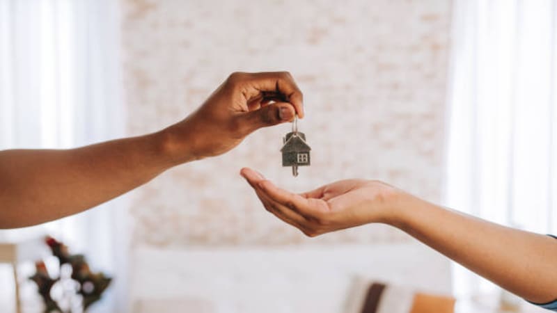 Tras recibir la recomendación de dos agencias inmobiliarias, una mujer optó por recurrir a la inteligencia artificial para tasar su vivienda. (Imagen: archivo)