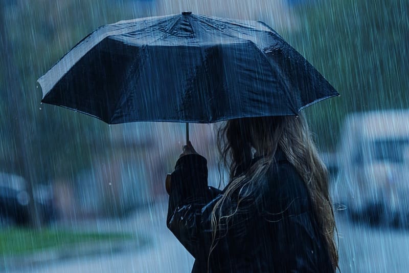 El producto está diseñado para ofrecer una protección frente a la lluvia ligera.