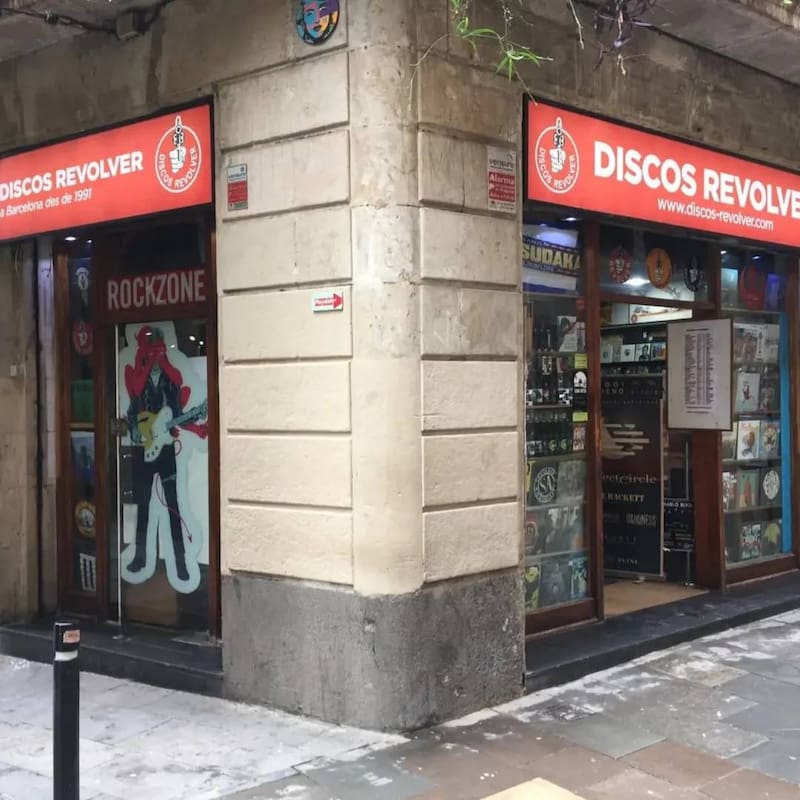 La tienda roja de Discos Revolver anunció que cerrará sus puertas (Fuente: Instagram @discosrevolver)