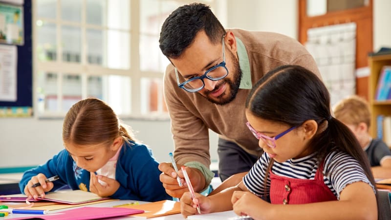 Es oficial | Cambian las escuelas para siempre: desde ahora, si usas IA tendrás un cero por ley.