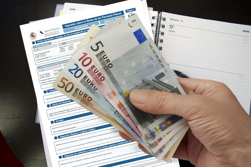 El Gobierno plantea aliviar el coste laboral de quienes suban los sueldos por encima del SMI.