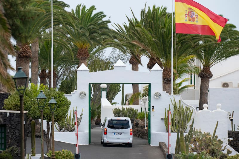 Pedro Sánchez llega a Lanzarote para veranear un año más con su familia en La Mareta. Fuente: EFE.
