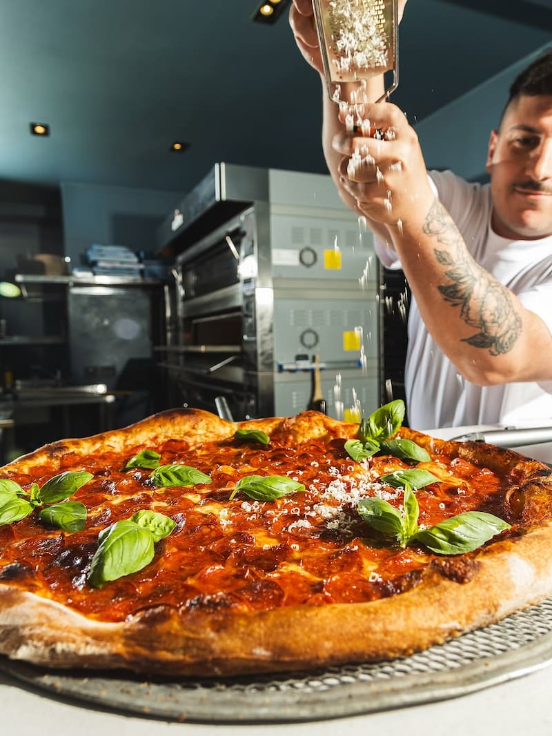 La pizza con Pepperoni de Kalis / Fuente: Instagram @kalis.pizza