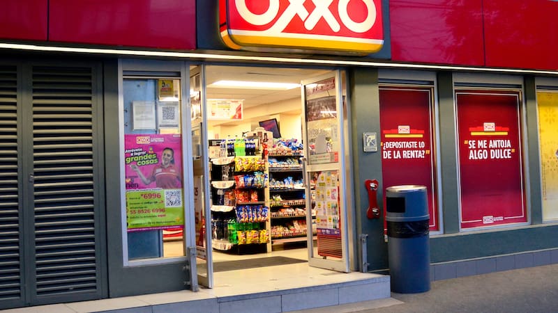 OXXO se posiciona como un posible competidor de los bancos. Fuente: Archivo
