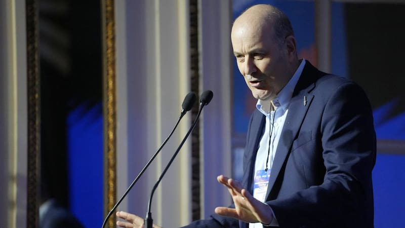 Sturzenegger sorprendió con un discurso político en un ámbito académico.