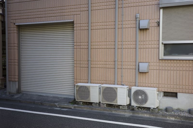 La fachada no es solo tuya: por qué colocar un aire acondicionado sin autorización puede terminar en demandas y desinstalaciones forzosas. Fuente: Shutterstock.