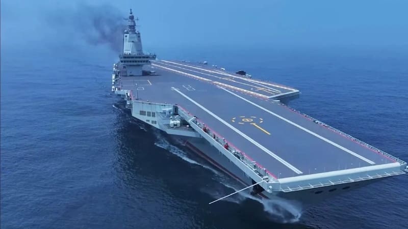 China exhibe el portaaviones Fujian, su buque de guerra más avanzado y símbolo de su expansión militar. Fuente: Wikimedia