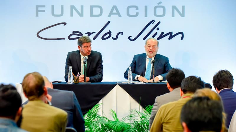 Carlos Slim incentiva a las nuevas generaciones a través de becas de su fundación. Fuente: archivo