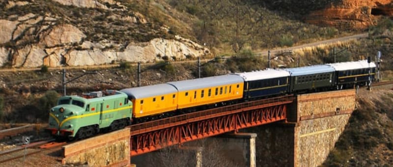 El Tren Azul de Zaragoza vuelve a realizar su recorrido hacia Canfranc. (Fuente: trenes.es).