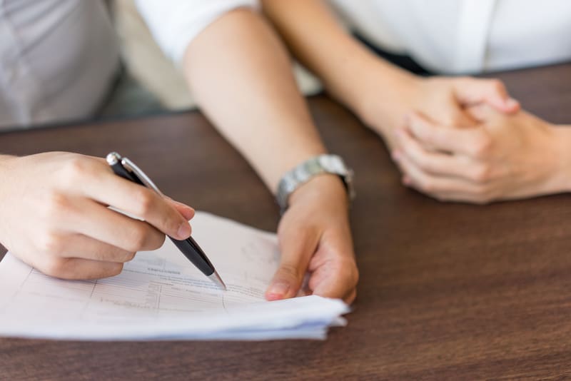 Incluir una cláusula específica en el testamento puede permitir una transmisión directa sin costes fiscales adicionales para el heredero. (Fuente: Freepik / katemangostar)
