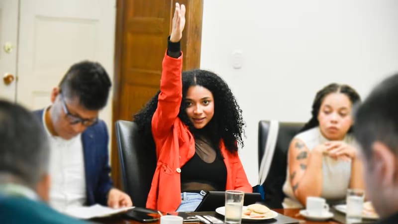 El punto más delicado de la trayectoria profesional de Juliana Guerrero es su título profesional en Contaduría Pública. La Institución/Fundación Universitaria San José reconoció oficialmente que la graduó sin que hubiera presentado el examen obligatorio Saber Pro. (Imagen: captura de pantalla)