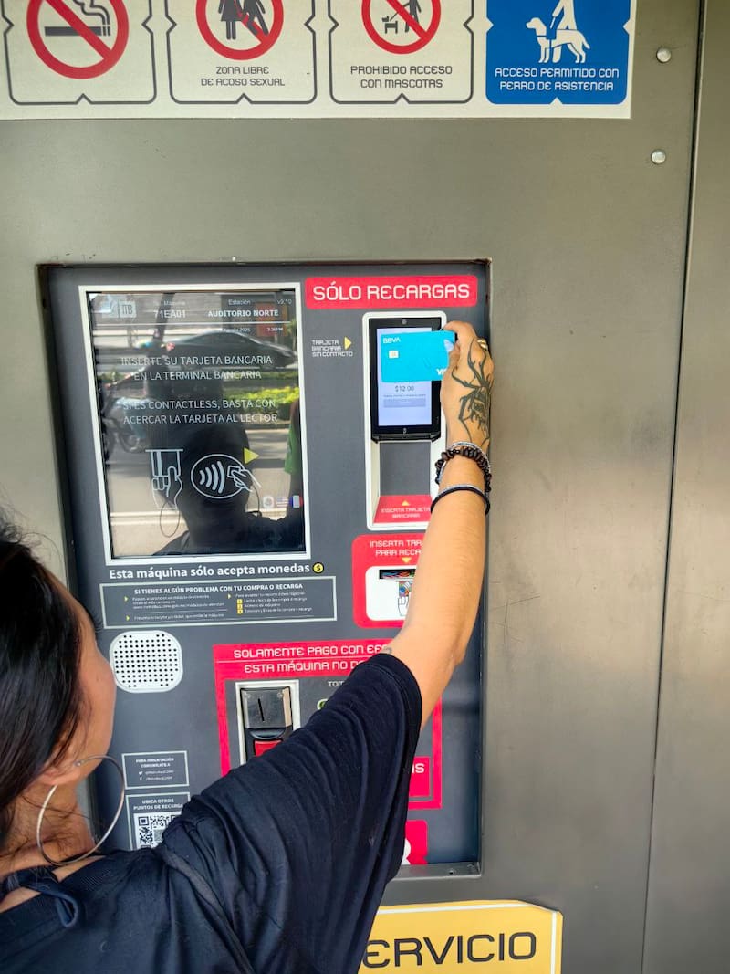 El Servicio de Transportes Eléctricos informó que la Tarjeta MI es obligatoria para abordar cualquier sistema de transporte integrado, realizar recargas o aclaraciones en caso de fallas. Fuente: Metrobús CDMX.