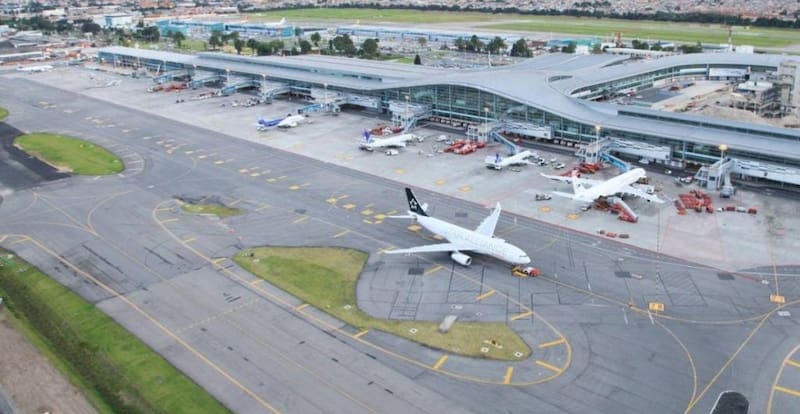Vista panorámica de la terminal actual de El Dorado, que será transformada con el plan El Dorado Max para duplicar su capacidad de pasajeros. (Imagen: Aeropuerto de El Dorado)