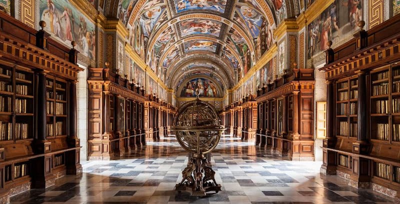 La biblioteca fue fundada por Felipe II en el Monasterio del Escorial. (Fuente: patrimonionacional.es).