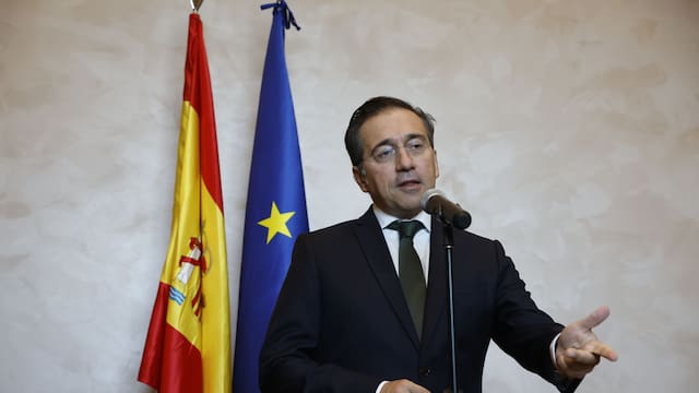 Albares confirma el diálogo entre España y Marruecos para evitar incidentes en la frontera de Ceuta