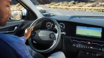 Aceleran planes híbridos de Kia; Nuevo León lidera desarrollo industrial; Banorte predice la tasa 2026