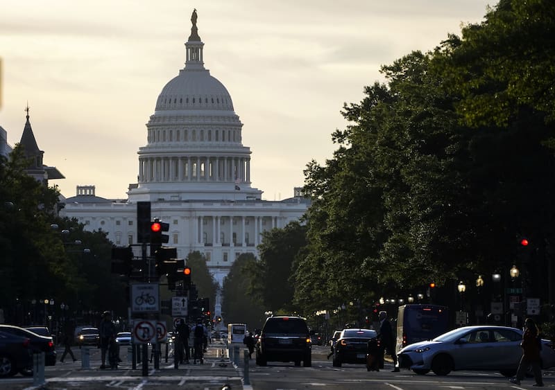 El shutdown estadounidense paraliza agencias y servicios no esenciales cuando el Congreso no aprueba los presupuestos a tiempo. (Fuente: EFE / EPA / Will Oliver)