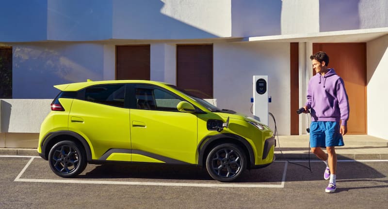 El BYD Dolphin Surf cuenta con un sistema de propulsión 100% eléctrico y control de voz inteligente. (Fuente: BYD).