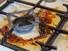 Ni vinagre ni bicarbonato: el sencillo truco para limpiar las hornallas de la cocina sin esfuerzo