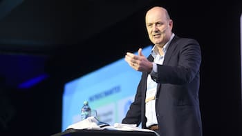 Sturzenegger prepara una clase para los legisladores antes de presentar el informe final