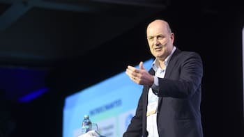 El Gobierno insiste con limitar las cuotas solidarias: el intrincado artículo que despertó dudas