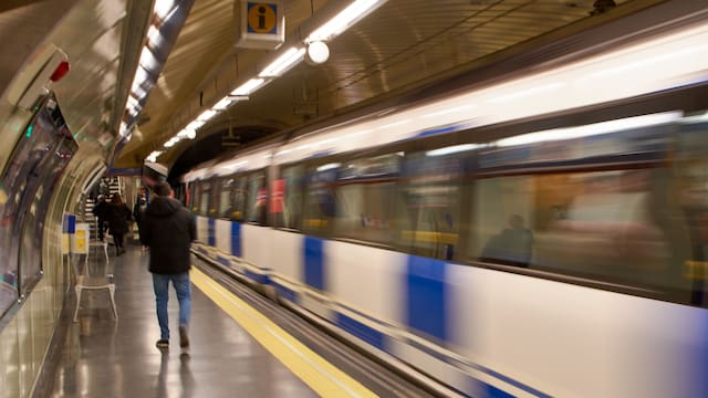 Confirmado | Metro de Madrid permitirá pagar con tarjeta y móvil desde el 1 de junio: cuánto costará el billete