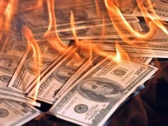 Peligra el dólar: restringen todas operaciones y el uso de billetes en los supermercados de estos países