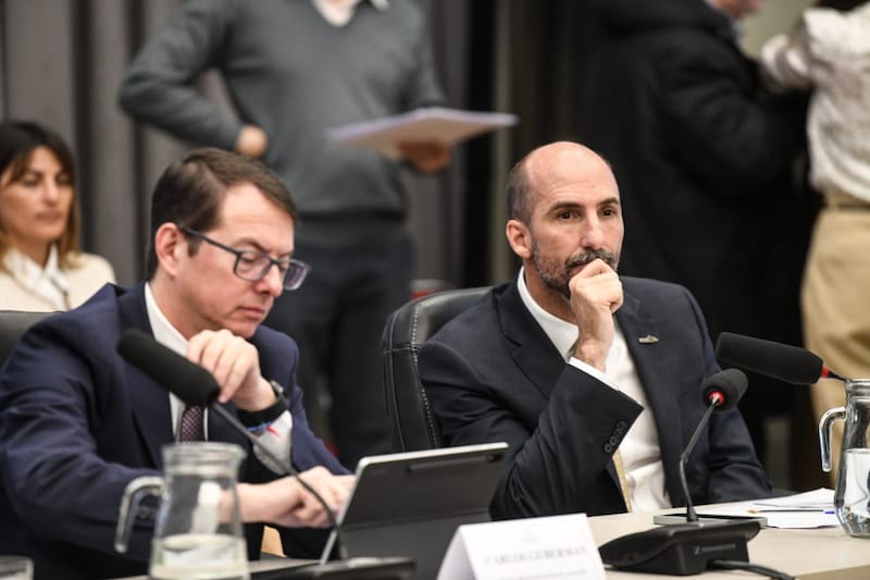 Carlos Guberman (Hacienda) y José Rolandi (exviceministro de Interior), los funcionarios que más fueron al Congreso para defender proyectos de ley