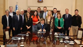 La oferta de Milei a Santilli, el éxodo amarillo y el futuro libertario: “El PRO quedó muy chico”