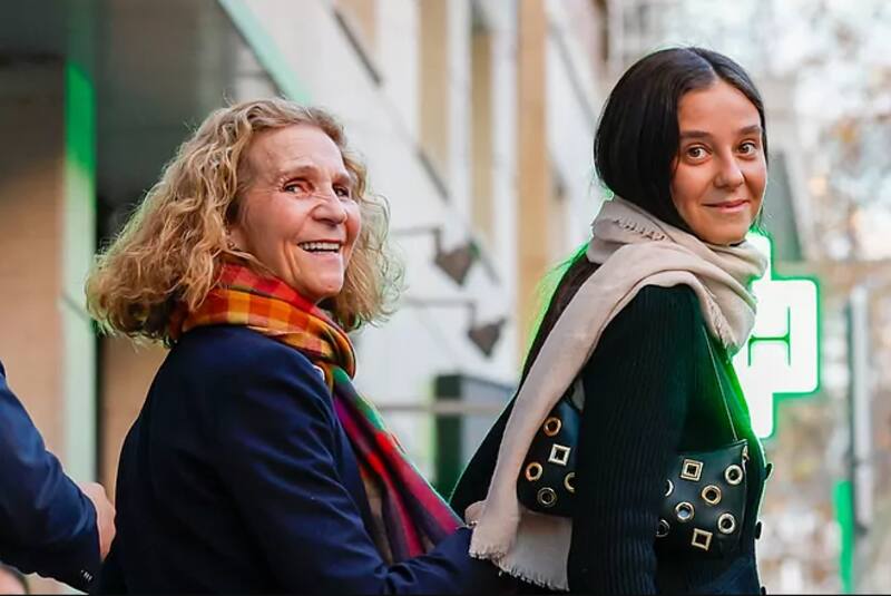 La Familia Real dividida | En Zarzuela evalúan otro destierro que mantiene en vilo a la reina Sofía y preocupa su salud. Fuente: Efe