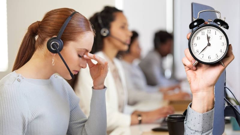 El Gobierno griego propone que la jornada laboral pueda extenderse hasta 13 horas diarias en casos excepcionales.