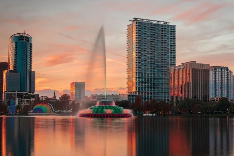 Orlando, conocida por sus parques temáticos, ha sido una de las ciudades más atractivas para los neoyorquinos en busca de una vida más relajada. (Foto: archivo El Cronista)
